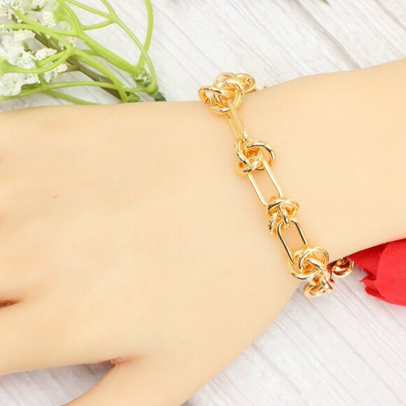 "Trendy Handmade Bracelet – A Thoughtful Gift for Girls & Women | UNVRC1635 - Picture 2 of 10